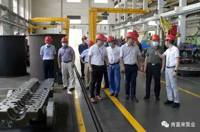 董事长、总经理陈迪，党委副书记黎宇明陪同调研组一行参观常州勇毅应用软件开发有限公司展览室